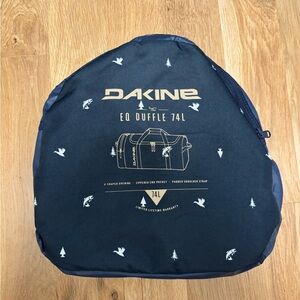 Dakine Navy EQ Duffle 74L